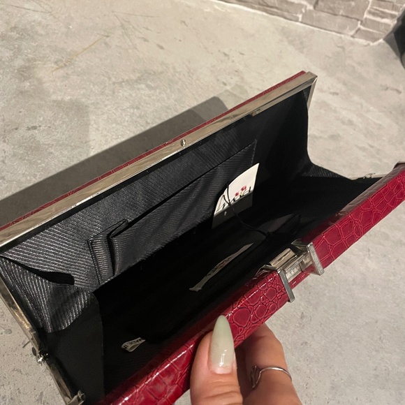 🌟 Mad by Design Red Croc Clutch Purse | Silver Frame | NWT - Picture 6 of 7